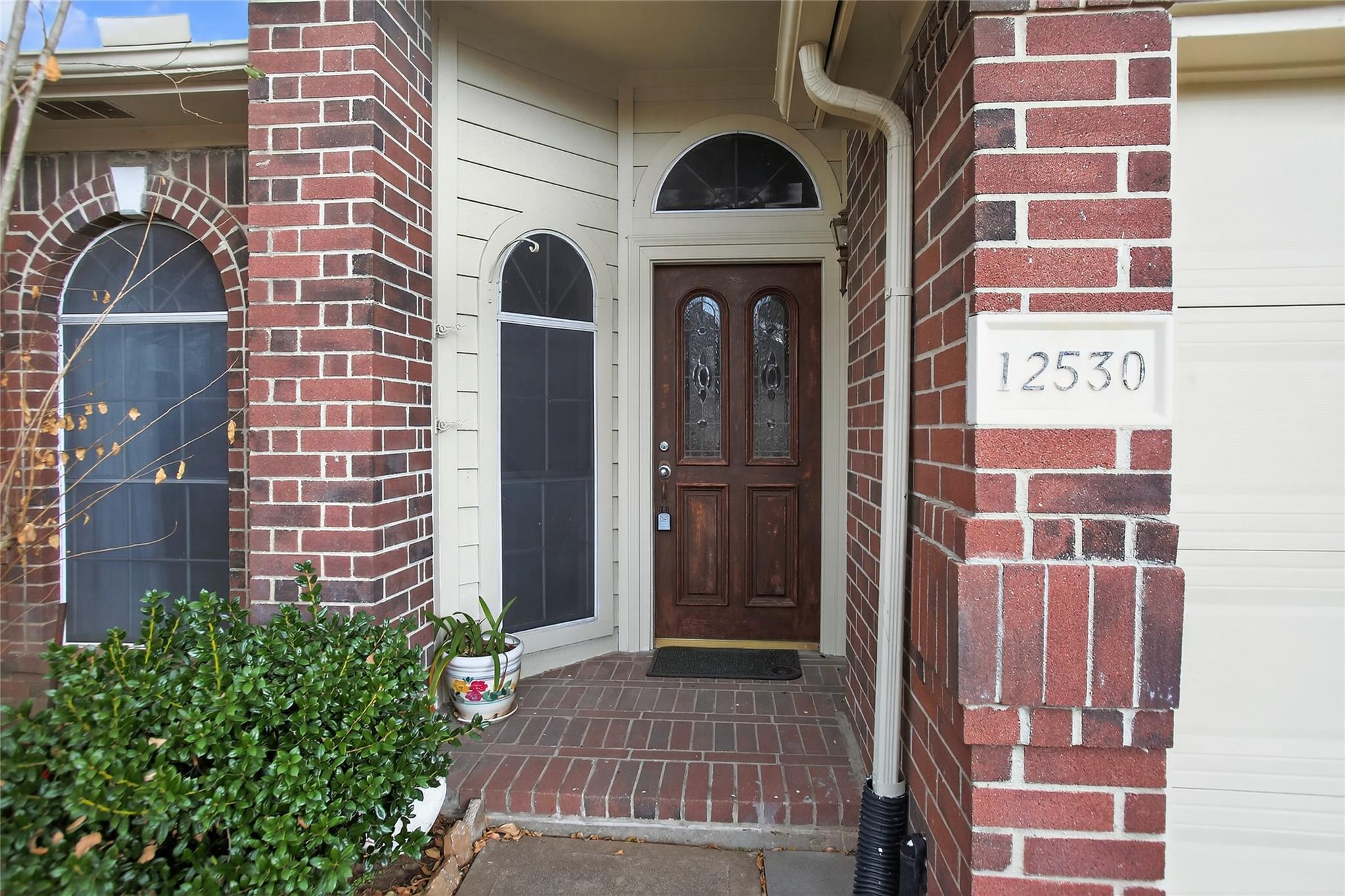 12530 Meadowglen Drive