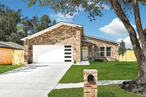 Photo of 7611 Athlone Drive, Houston, TX 77088 (MLS # 39189872)