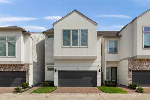 Photo of 147 Knightsbridge Park Lane, Houston, TX 77018 (MLS # 67882763)