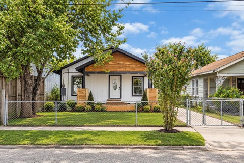 Photo of 6820 Avenue L, Houston, TX 77011 (MLS # 42735353)