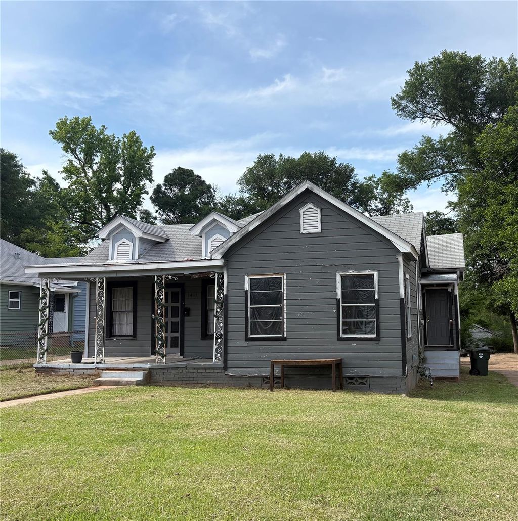 Photo of 1411 W Cochran Street, Tyler, TX 75702 (MLS # 24541486)