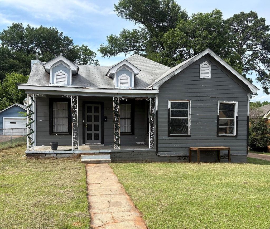 Photo of 1411 W Cochran Street, Tyler, TX 75702 (MLS # 24541486)