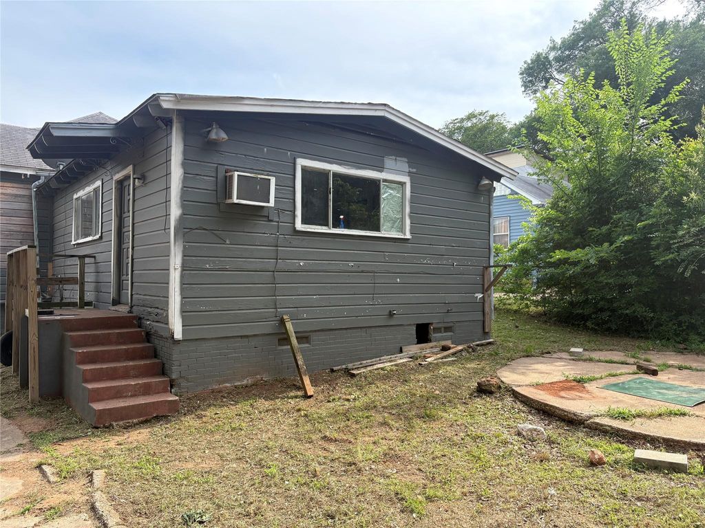 Photo of 1411 W Cochran Street, Tyler, TX 75702 (MLS # 24541486)