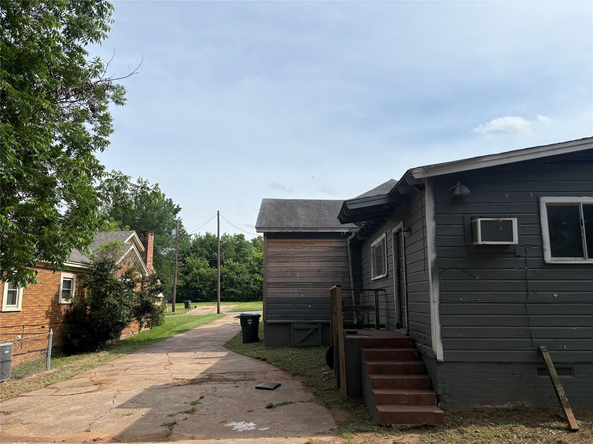 1411 W Cochran Street