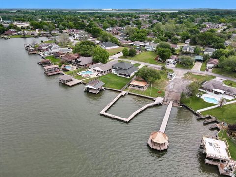 Photo of 13413 Bunker Hill Drive, Willis, TX 77318 (MLS # 2674587)