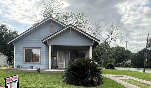 Photo of 4102 Erie Street, Houston, TX 77087 (MLS # 46213232)