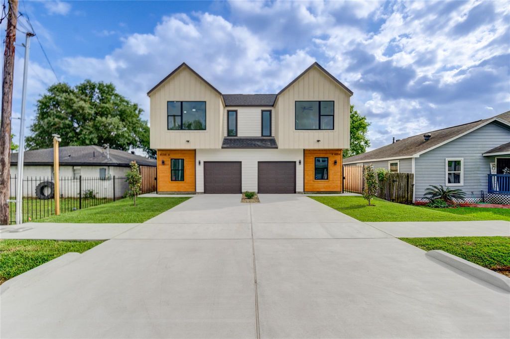 Photo of 4554 Newberry Street #B, Houston, TX 77051 (MLS # 25788355)