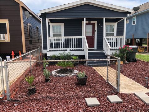 Photo of 5313 Avenue K, Galveston, TX 77551 (MLS # 24833540)