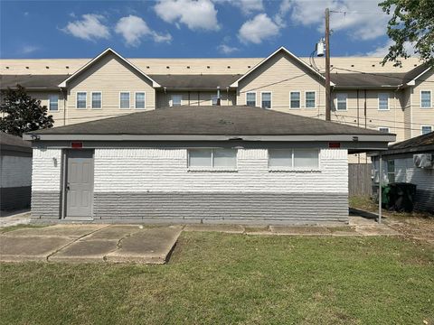 Photo of 3833 Mount Pleasant St, Houston, TX 77021 (MLS # 14715127) Photo of 3833 Mount Pleasant St, Houston, TX 77021 (MLS # 14715127)