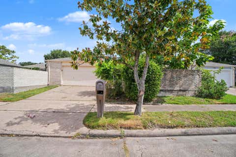 Photo of 11906 N Fairhollow Lane, Houston, TX 77043 (MLS # 43314169)