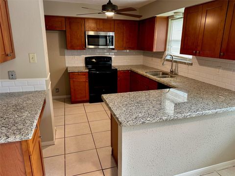 Photo of 2711 Colony, Sugar Land, TX 77479 (MLS # 21748753)