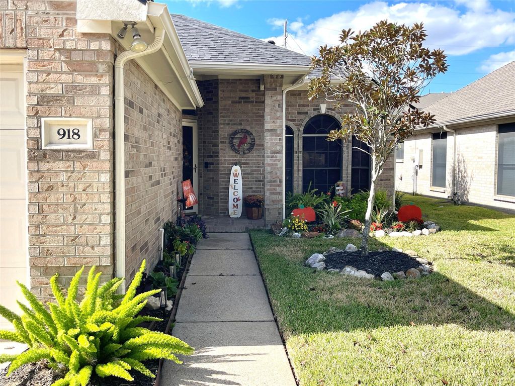 Photo of 918 Peach Blossom Drive, Pearland, TX 77584 (MLS # 25129889)