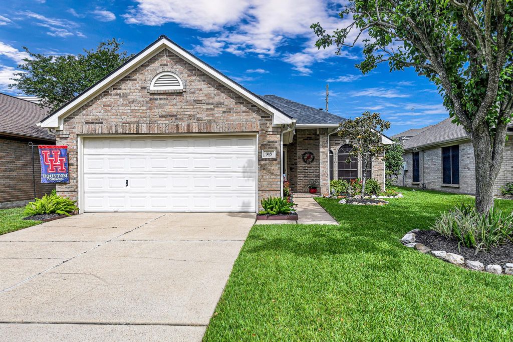 Photo of 918 Peach Blossom Drive, Pearland, TX 77584 (MLS # 25129889)