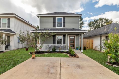 Photo of 17006 Marie Village Drive, Conroe, TX 77306 (MLS # 12676201) Photo of 17006 Marie Village Drive, Conroe, TX 77306 (MLS # 12676201)