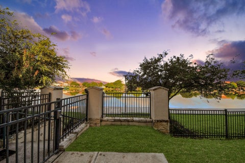 Homes For Sale - 9663 Rockport Hills Drive<br/> Cypress, TX 77433