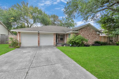 Photo of 2718 Lazy Spring Drive, Houston, TX 77080 (MLS # 9998416)