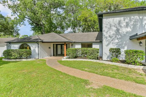 Tiny photo for 18610 Martinique Drive, Houston, TX 77058 (MLS # 58650787)