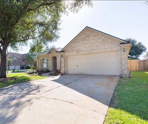 Photo of 17238 Maple Hollow Drive, Sugar Land, TX 77498 (MLS # 8128833)