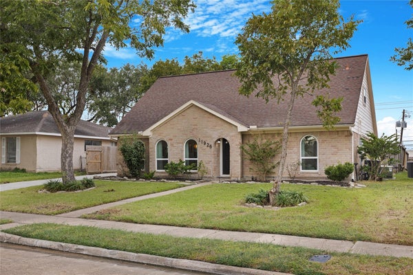 11926 MONTICETO LN, MEADOWS PLACE, TX 77477 - Image 3efc8f7dcae0984c0e4e30a52a7bee9b/442800948