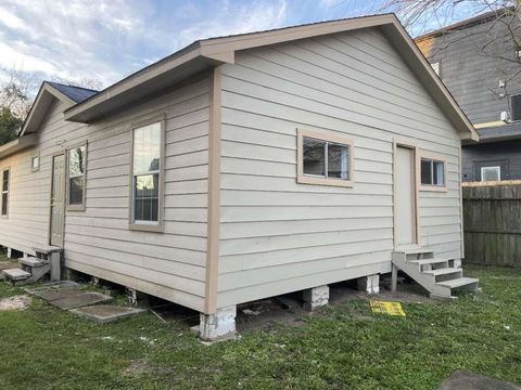 Photo of 223 Cockerel Street, Houston, TX 77018 (MLS # 53912703)