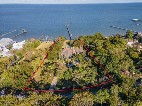 Photo of 1019 Kipp Avenue, Kemah, TX 77565 (MLS # 94978423)