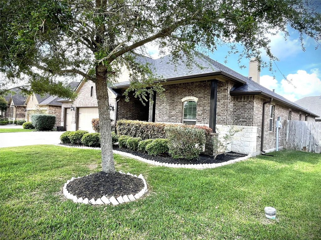 Photo of 738 Somerset Landing Lane, League City, TX 77573 (MLS # 59548866)