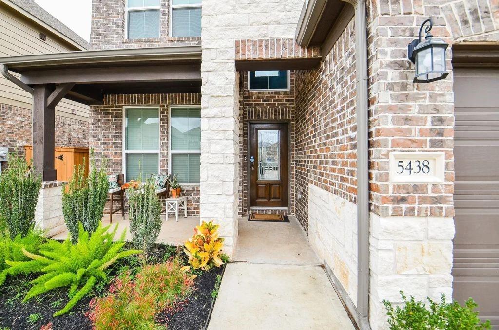 5438 Grand View Drive