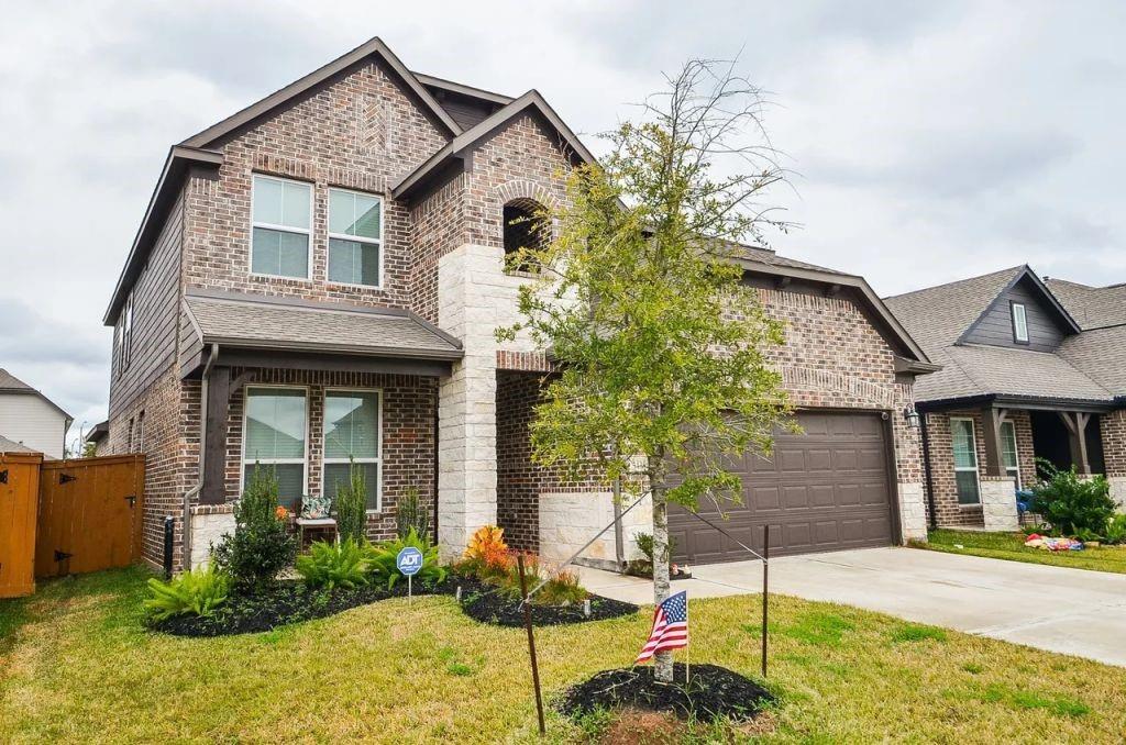 5438 Grand View Drive