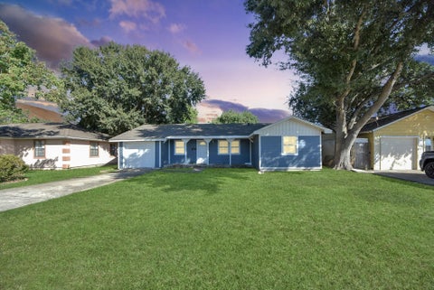 Photo of 904 Sunset Dr Drive, Pasadena, TX 77506 (MLS # 38394597)