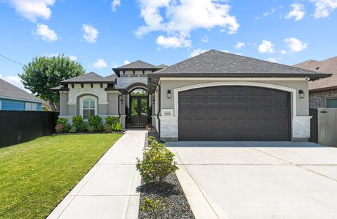 602 E Main Street La Porte TX 77571