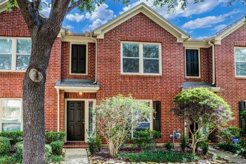 Photo of 818 W Heights Hollow Lane, Houston, TX 77007 (MLS # 45603629)