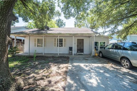 Photo of 10418 Burman Street, Houston, TX 77029 (MLS # 84861640)