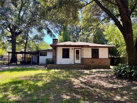 Photo of 801 Lamar Avenue, Crockett, TX 75835 (MLS # 92113211) Photo of 801 Lamar Avenue, Crockett, TX 75835 (MLS # 92113211)