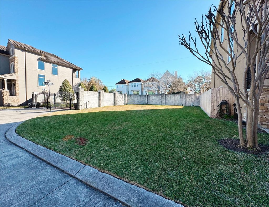 Photo of 5515 Felice Drive, Houston, TX 77081 (MLS # 1095826)