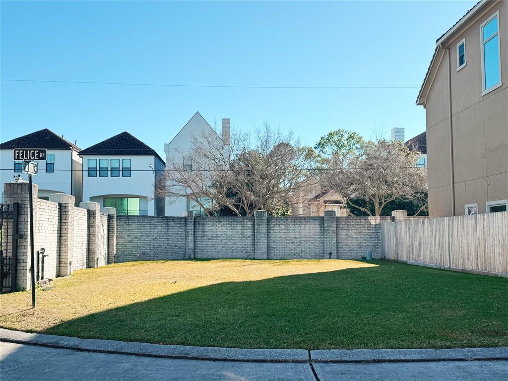 Photo of 5515 Felice Drive, Houston, TX 77081 (MLS # 1095826)