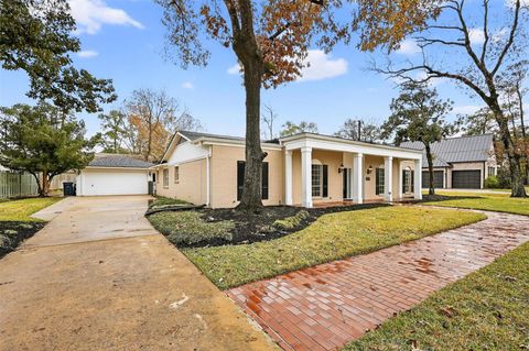 Photo of 5911 Southern Hills Drive, Houston, TX 77069 (MLS # 74470045)