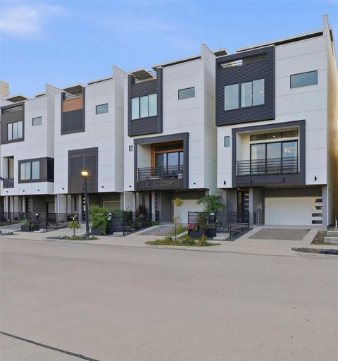 Photo of 529 Memorial Heights Drive, Houston, TX 77007 (MLS # 94198497)