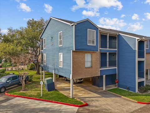 Photo of 18519 Egret Bay Boulevard #1802, Webster, TX 77058 (MLS # 6950191)