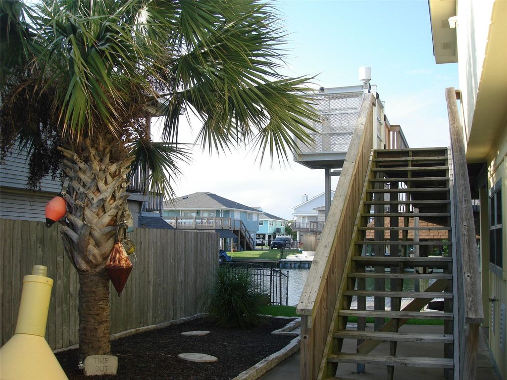 Photo of 1187 Sailfish Street, Bayou Vista, TX 77563 (MLS # 94640691)