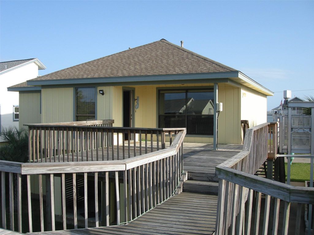 Photo of 1187 Sailfish Street, Bayou Vista, TX 77563 (MLS # 94640691)