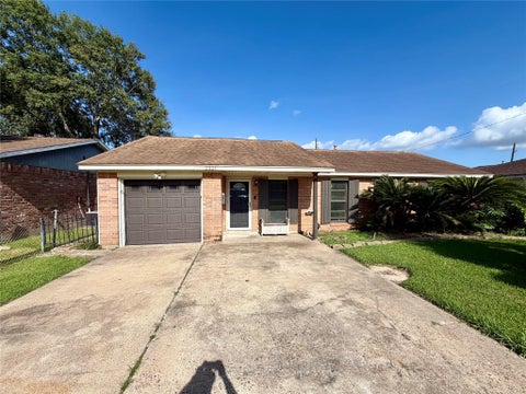 Photo of 2321 Earle Street, Port Neches, TX 77651 (MLS # 51026858)
