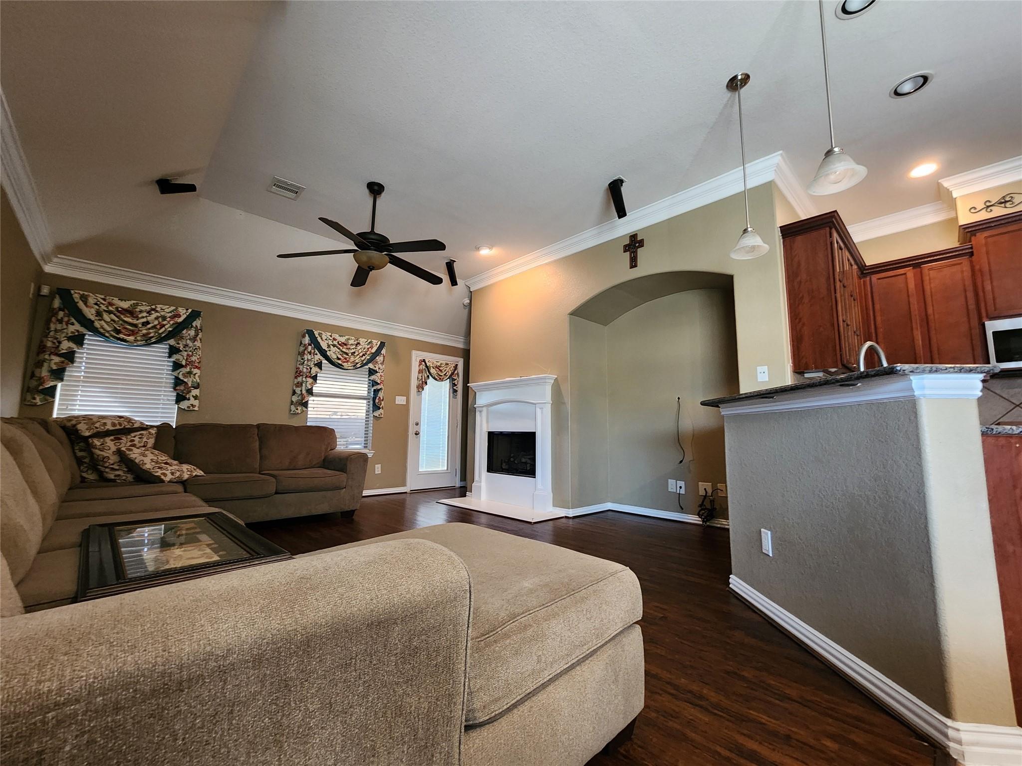 4422 Meadow Way Drive