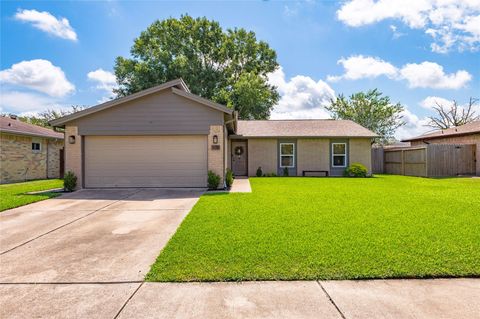 Photo of 306 Morningside Drive, League City, TX 77573 (MLS # 82212686)