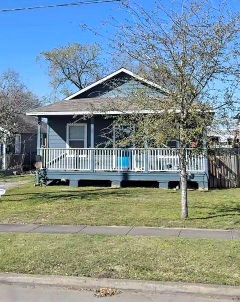 Photo of 7813 Canal Street, Houston, TX 77012 (MLS # 11039874)