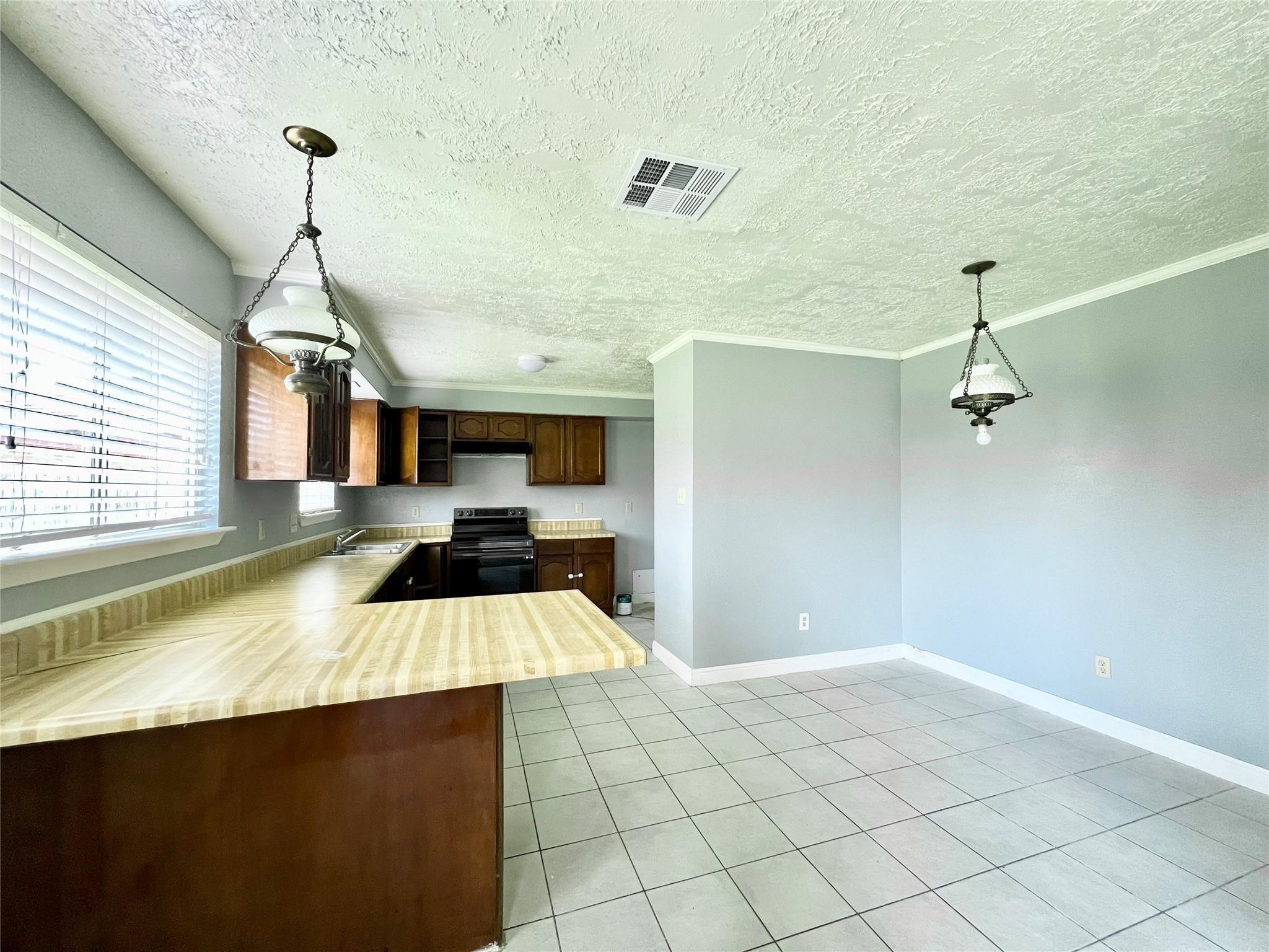 1338 Holbech Lane