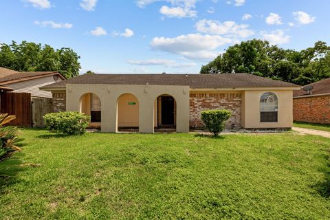 Photo of 6619 Indian Lake Drive, Houston, TX 77489 (MLS # 64039992)