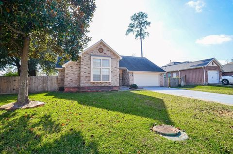 Photo of 155 April Waters Drive W, Conroe, TX 77356 (MLS # 20074089)