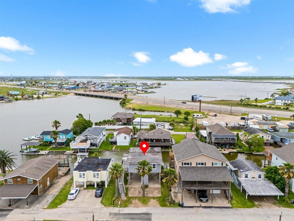 Photo of 21 Edgewater Street, Hitchcock, TX 77563 (MLS # 80772835)