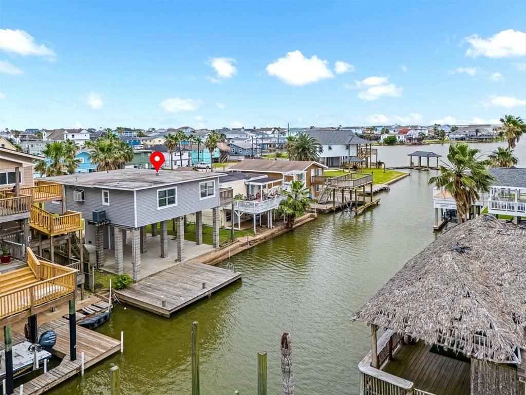 Photo of 21 Edgewater Street, Hitchcock, TX 77563 (MLS # 80772835)