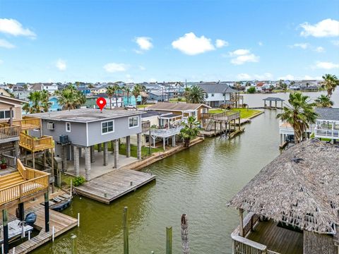 Photo of 21 Edgewater Street, Hitchcock, TX 77563 (MLS # 80772835)